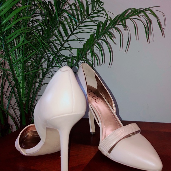 BCBG Nude heels 👠👠 - Picture 5 of 5